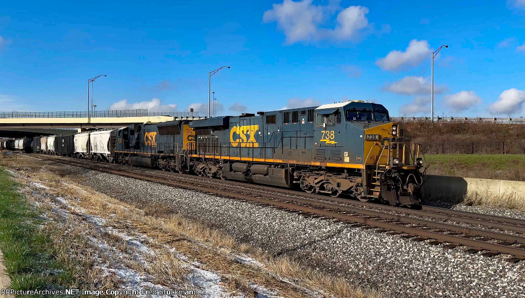 CSX 738 leads B158.
